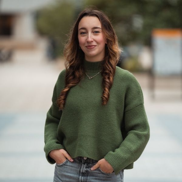 L’ESGCI ouvre un Bachelor QSE pour la rentrée 2026 Etudiante de l'ESGCI photo portrait face caméra