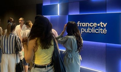 Etudiants en visite dans les locaux de France Televisions