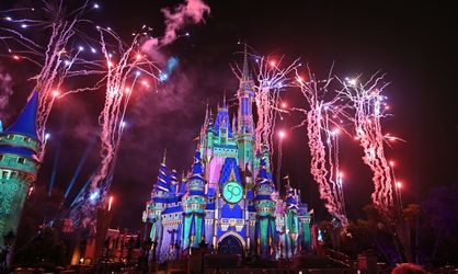 Feu d'artifice du château du parc Walt Disney World en Floride